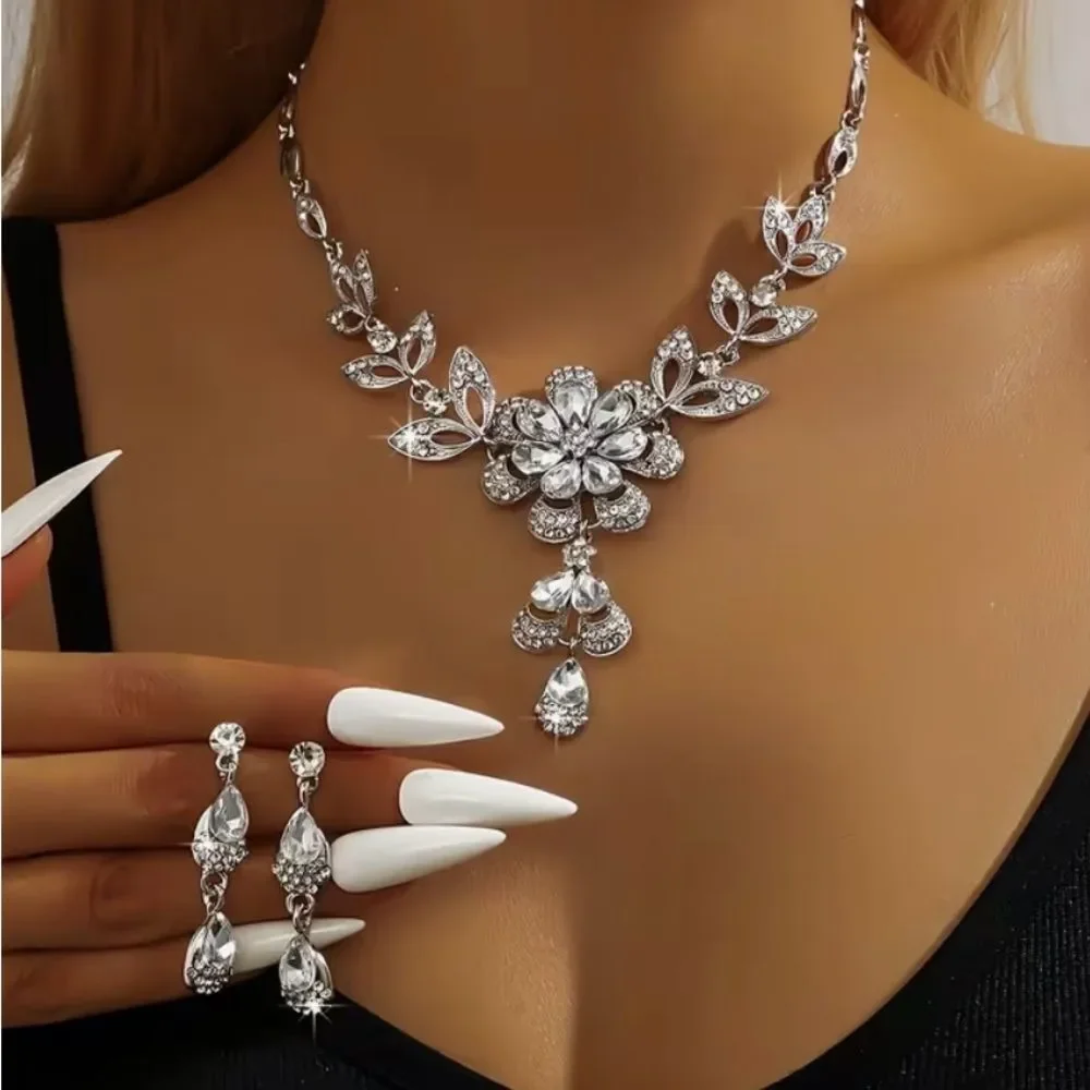 🔹 NEW Stunning & Sparkling Silver & Crystal Floral Necklace Set 🔹